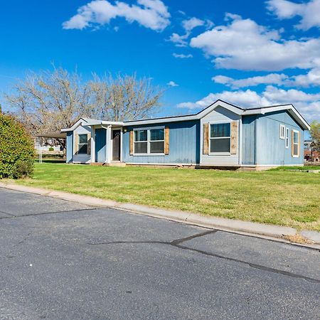 La Verkin Home With Yard, Covered Patio And Grill Exterior photo