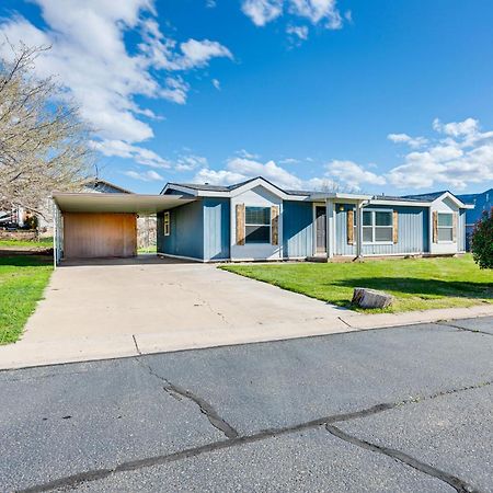 La Verkin Home With Yard, Covered Patio And Grill Exterior photo