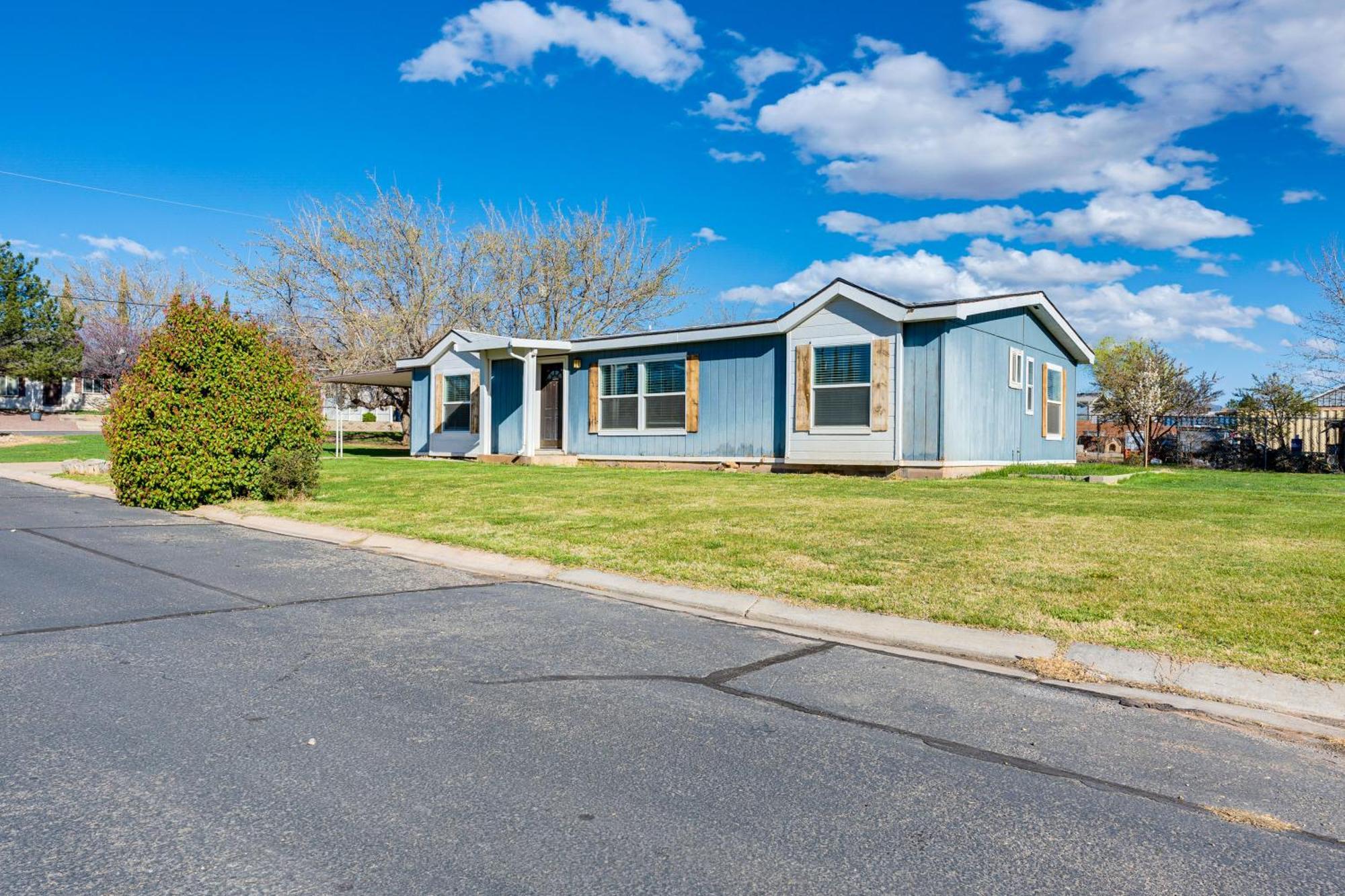 La Verkin Home With Yard, Covered Patio And Grill Exterior photo