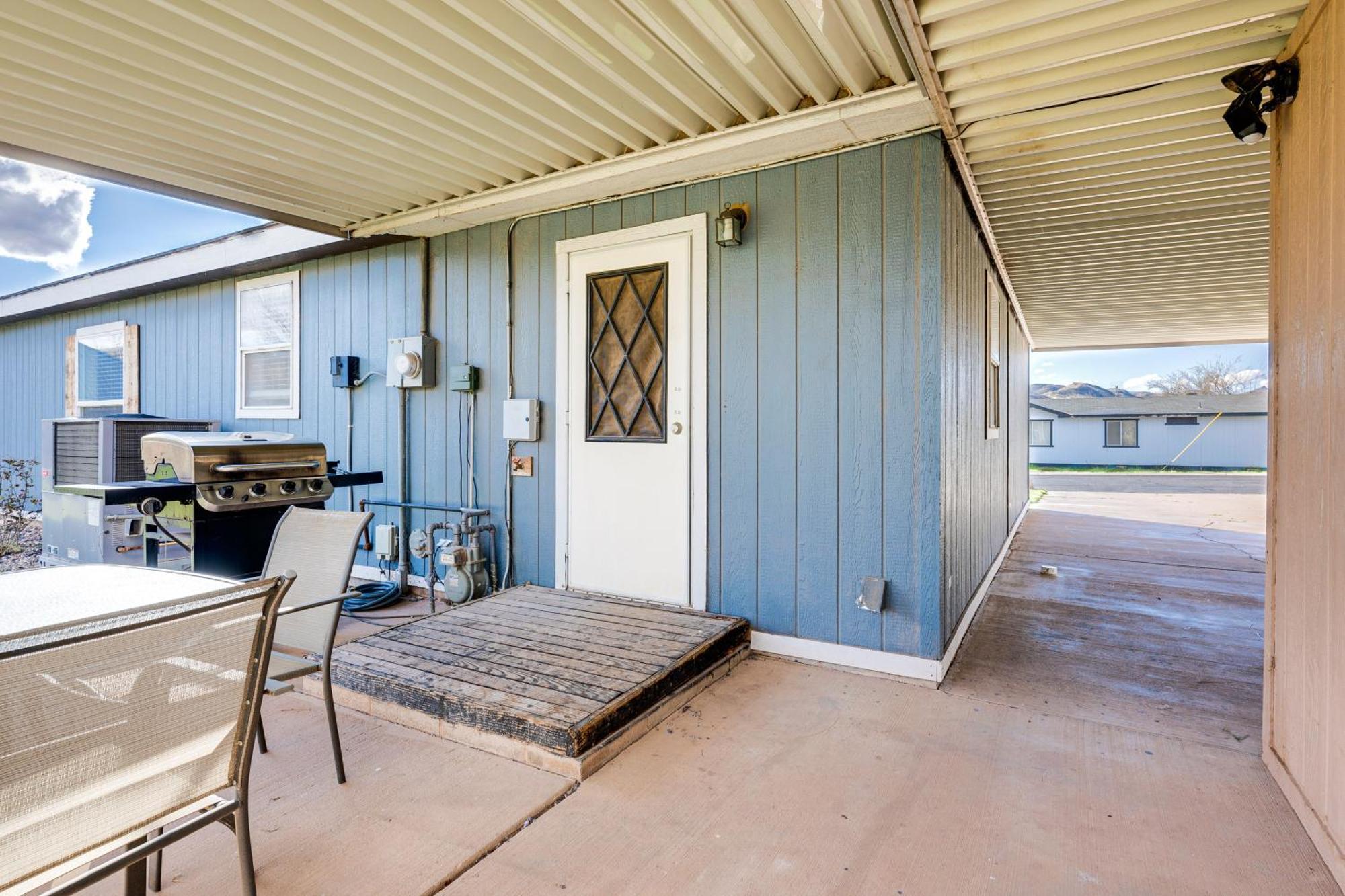 La Verkin Home With Yard, Covered Patio And Grill Exterior photo